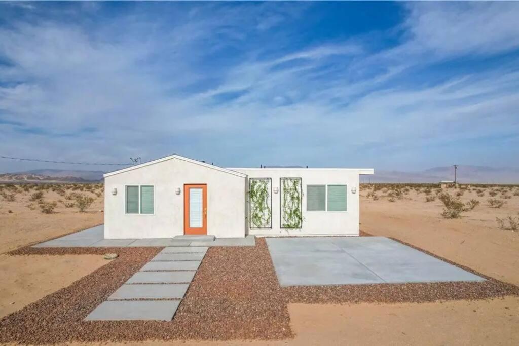 Serene Modern Home Backdoor With Great Wifi, Games, Movies, Patio Seating And Bbq Easy Access To North Joshua Tree National Park In 10 Minutes Twentynine Palms Exterior photo