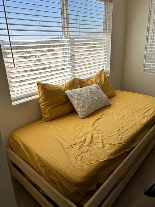 Serene Modern Home Backdoor With Great Wifi, Games, Movies, Patio Seating And Bbq Easy Access To North Joshua Tree National Park In 10 Minutes Twentynine Palms Exterior photo