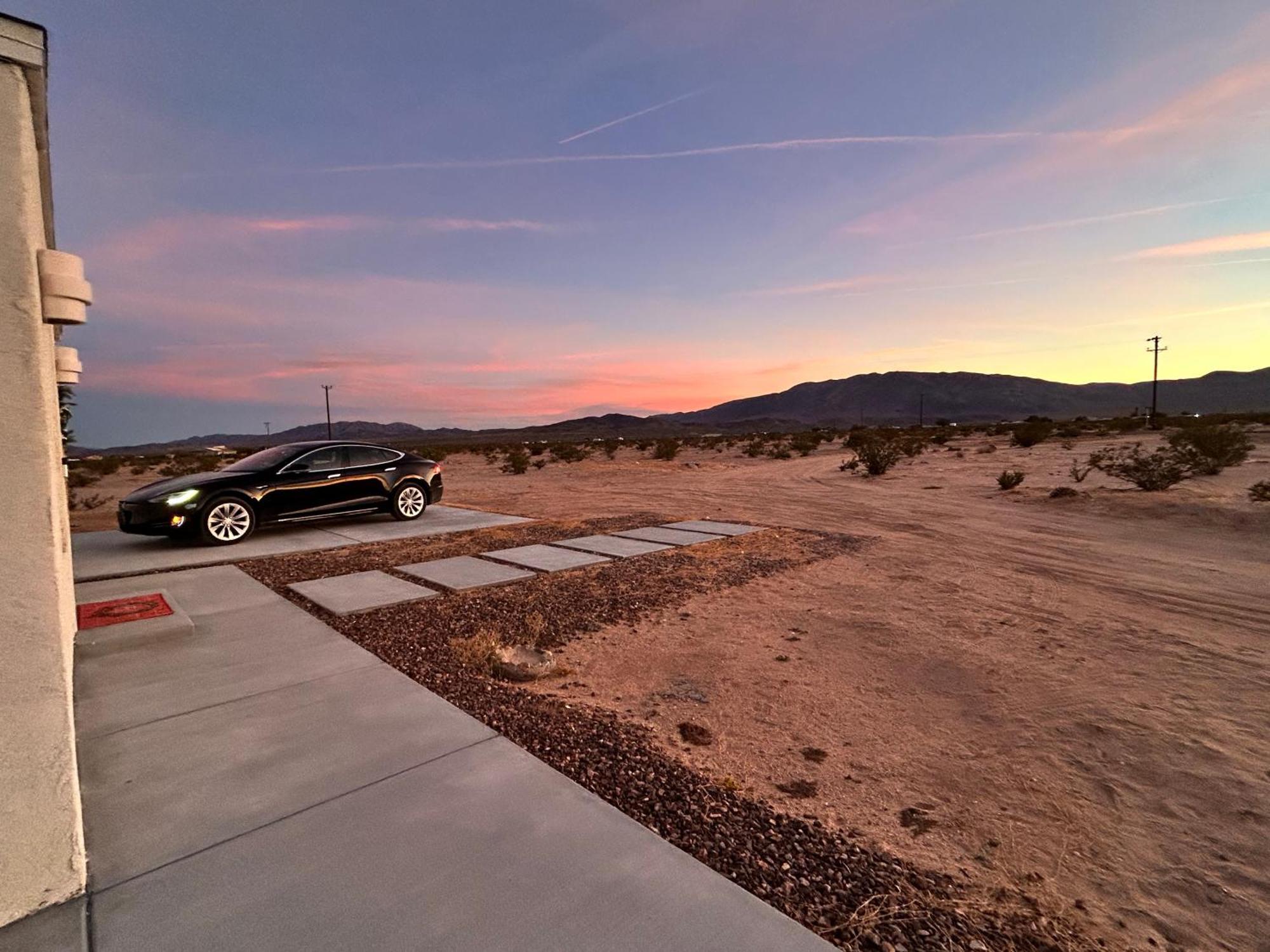 Serene Modern Home Backdoor With Great Wifi, Games, Movies, Patio Seating And Bbq Easy Access To North Joshua Tree National Park In 10 Minutes Twentynine Palms Exterior photo